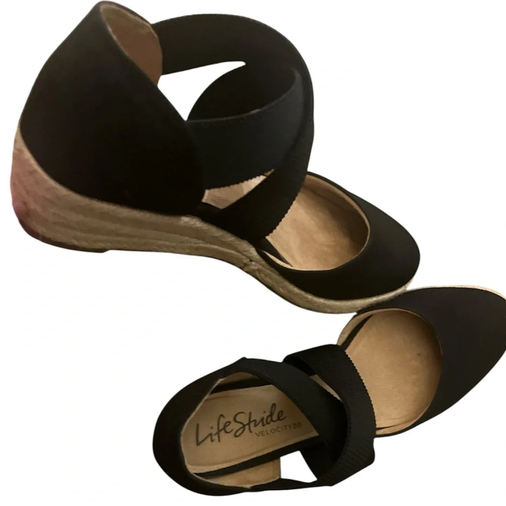 Life Stride Black and Tan Wedge Sandals Keaton espadrille size 8.